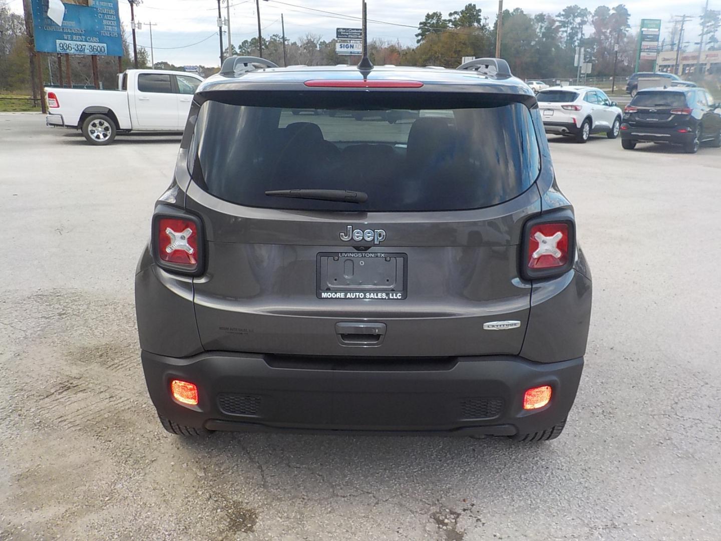 2018 Gray Jeep Renegade Latitude FWD (ZACCJABB8JP) with an 2.4L L4 DOHC 16V engine, 6M transmission, located at 1617 W Church Street, Livingston, TX, 77351, (936) 327-3600, 30.710995, -94.951157 - I love this body on these Renegade's - Photo#7